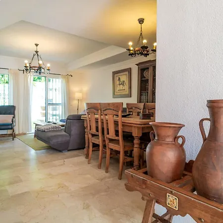 בית נופש 4 Bedroom Gorgeous In *